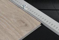 Verstellbare Anschläge und Hilfslinien